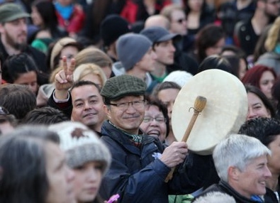 Bill Chu on the annual Women’s Memorial March for Missing and Murdered Women i 2012, with former National Chief Shawn Atleo (left) and Regional Chief Jody Wilson-Raybould (right).