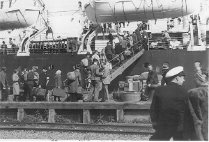 ennonites boarding a ship in Bremerhaven, 16 May 1948. Image courtesy of the Centre for Mennonite Brethren Studies, Winnipeg: CA CMBS NP141-01-1.